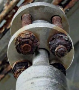 Corrosion of hot-dip galvanized bolts